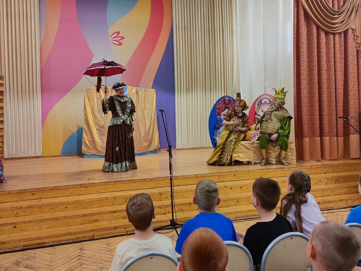 Группа «Калейдоскоп» выступила в школе № 74 Группа «Калейдоскоп» выступила в школе № 74